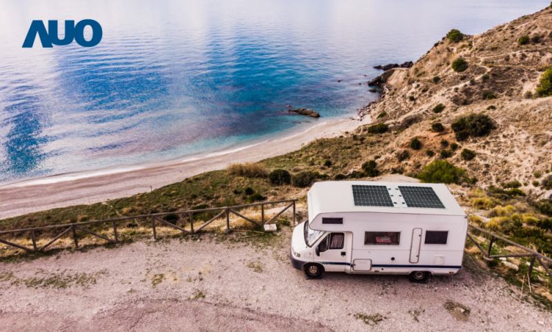 「可撓輕量化太陽光電板SunCurva」使用輕量特殊耐候型複合板取代傳統太陽能板的玻璃前板，不僅降低70%重量，每米平方僅3Kg；具有抗衝擊性能及通過電磁相容性測試，可應用於交通運輸工具，如露營車、遊艇等